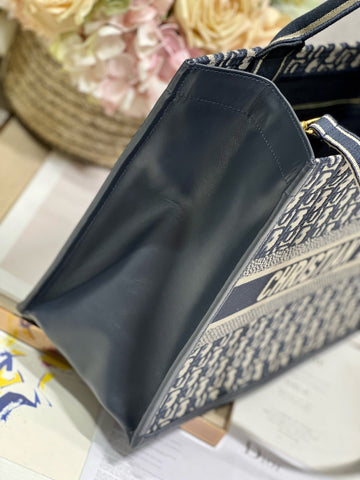CD MEDIUM BOOK TOTE 36 BLUE OBLIQUE EMBROIDERY