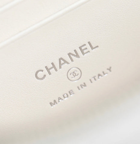 CC VANITY CASE 17 WHITE LAMBSKIN SILVER HARDWARE