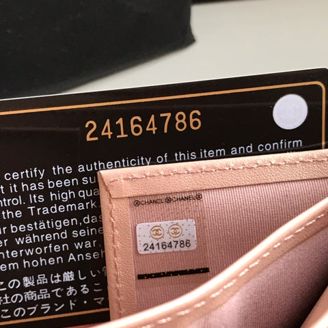 CC FLAP CARD HOLDER 11.5 PALE PINK GRAINED CALFSKIN GOLD ICON