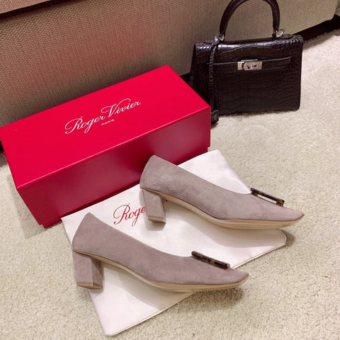 BELLE VIVIER PUMPS IN TAUPE SUEDE TORTOISESHELL BUCKLE