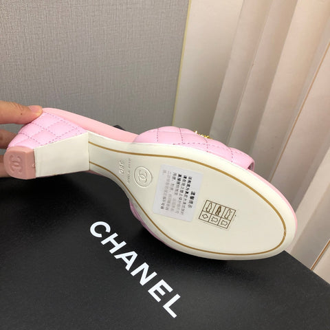 DIAMOND-QUILTED 6 CM SANDALS IN BABY PINK LAMBSKIN