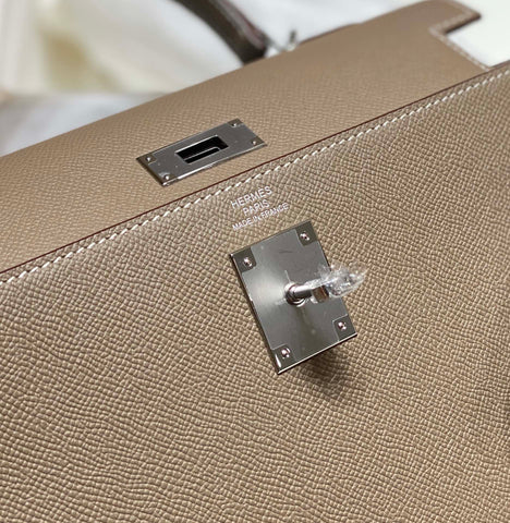 KELLY 28CM IN ETOUPE EPSOM CALFSKIN GOLD HARDWARE