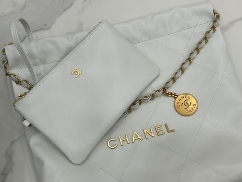 CC MEDIUM 37 HANDBAG IN WHITE CALFSKIN GOLD HARDWARE
