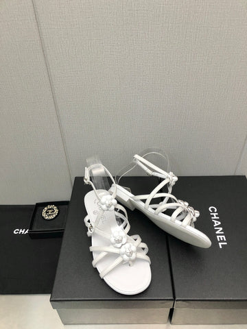 FLORAL FLAT SANDAL IN WHITE LAMBSKIN