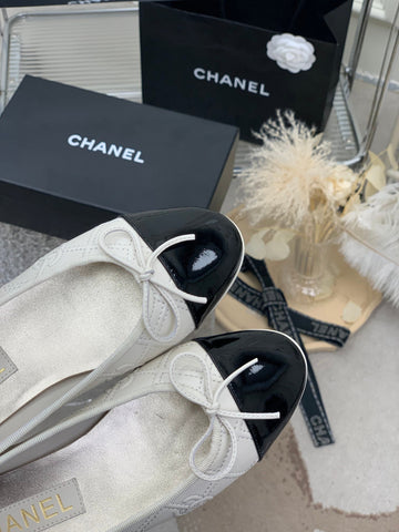 BALLET FLAT GLOSSY BLACK MIX IVORY LAMBSKIN