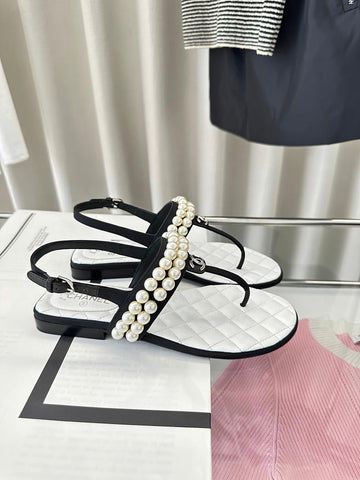 CLASSIC THONG SANDALS PEARL CHAIN IN WHITE LAMBSKIN