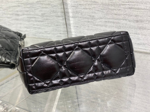 TRAVEL NOMAD POUCH 22 IN BLACK MACROCANNAGE LAMBSKIN