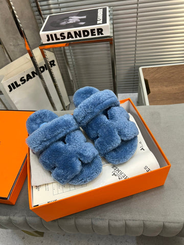 CHYPRE SLIPPERS IN AZURE BLUE LAMB WOOL