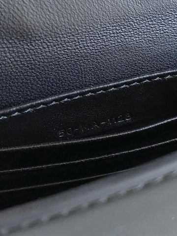 SIGNATURE CHAIN BAG 21 IN BLACK CALFSKIN