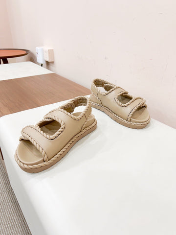 REFINED DAD SANDAL IN TUSCAN BEIGE LAMBSKIN