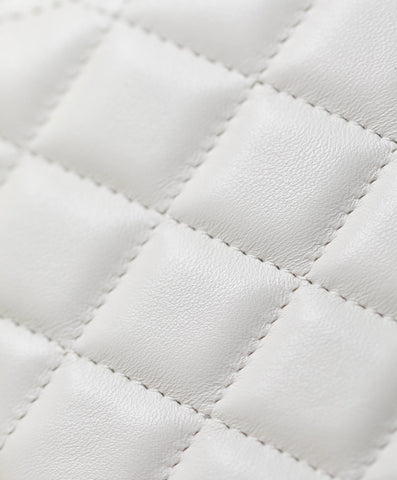 CHANEL 25S VANITY BAG 17 CM IN WHITE LAMBSKIN WITH PEARL STRAP