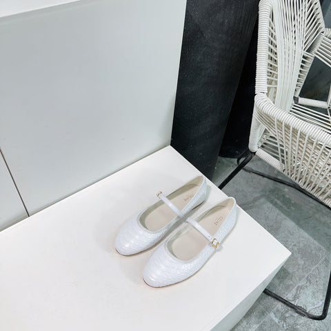 BALLET FLAT IN WHITE EMBOSSED CALFSKIN