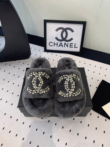 THICK-SOLED SLIPPERS IN GREY SHEEP WOOL