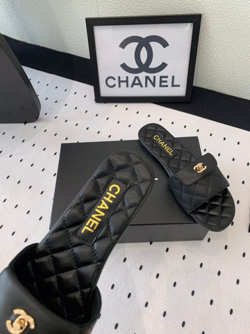 CC SLIPPERS IN BLACK CALFSKIN
