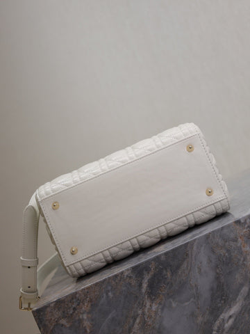MEDIUM LADY BAG 24 IN WHITE QUILTED MACROCANNAGE CALFSKIN BLACK STRAP