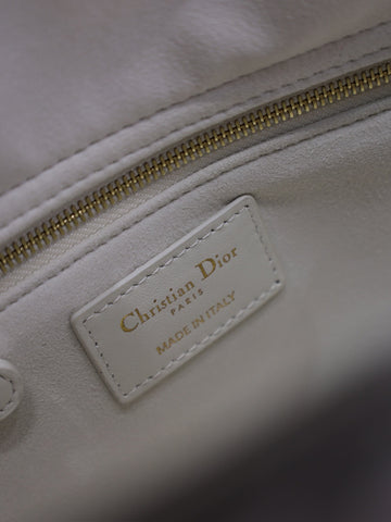 MEDIUM LADY BAG 24 IN WHITE QUILTED MACROCANNAGE CALFSKIN BLACK STRAP