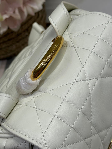 MEDIUM CARO BACKPACK 27 IN WHITE MACROCANNAGE LAMBSKIN