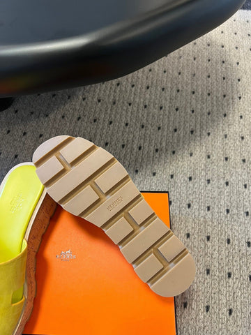 EZE SANDAL 85 MM IN NEON YELLOW CALFSKIN