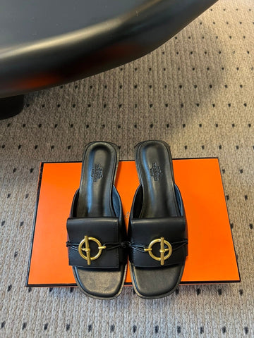 ILOT FLAT SANDAL IN BLACK CALFSKIN
