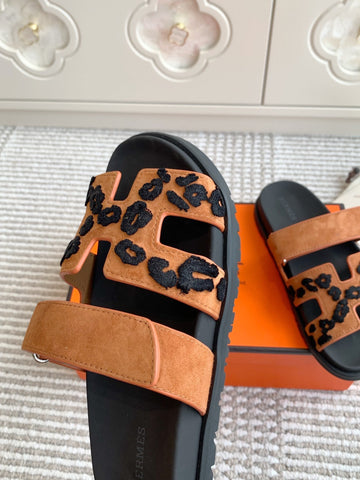 HM 26S CHYPRE SANDALS IN CARAMEL BROWN SUEDE WITH EMBROIDERED PATTERN STRAP