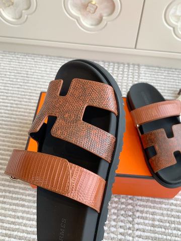 HM 26S CHYPRE SANDALS IN BROWN LIZARD EMBOSSED CALFSKIN