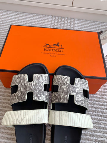 HM 26S CHYPRE SANDALS IN IVORY WHITE CALFSKIN WITH PRINTED CALFSKIN STRAP