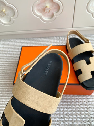 HM 26S CHYPRE SANDAL WITH BACK STRAP IN BEIGE SUEDE
