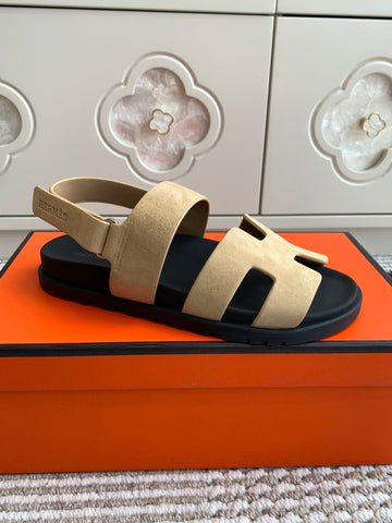 HM 26S CHYPRE SANDAL WITH BACK STRAP IN BEIGE SUEDE