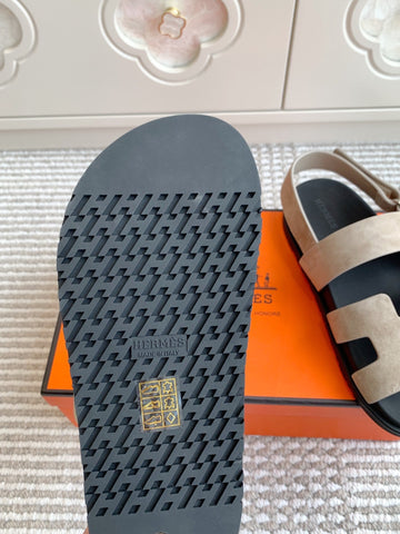 HM 26S CHYPRE SANDAL WITH BACK STRAP IN TAUPE BEIGE SUEDE