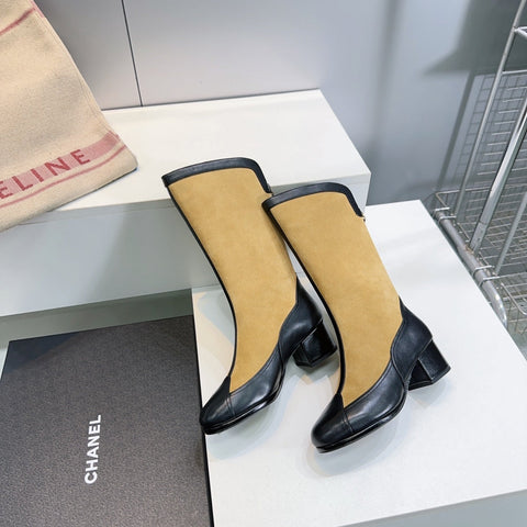 CHANEL SHORT BOOTS 25S 45 MM IN DARK BEIGE SUEDE AND BLACK LAMBSKIN
