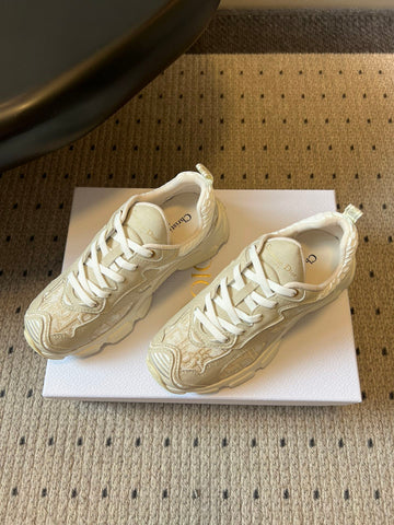 DIOR 26S VIBE SNEAKER 55MM IN GOLD DIOR OBLIQUE LUSENTI EMBROIDERED COTTON AND BEIGE SUEDE