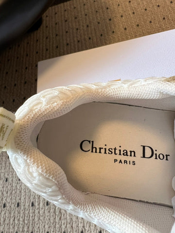 DIOR 26S VIBE SNEAKER 55MM IN GOLD DIOR OBLIQUE LUSENTI EMBROIDERED COTTON AND BEIGE SUEDE