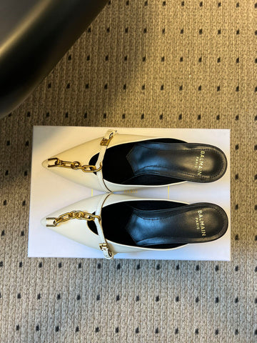BALMAIN 26S GOLD CHAIN HIGH HEEL MULES 45 MM IN WHITE CALFSKIN