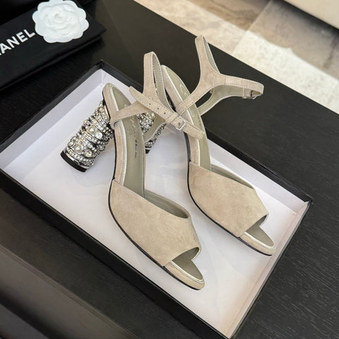 CC SUEDE KIDSKIN SANDAL IMITATION PEARLS GREY