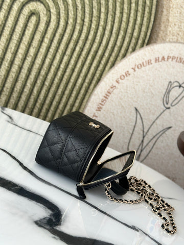 VANITY 17 CAVIAR WITH HANDLE IN BLACK CALFSKIN GOLD HARDWARE