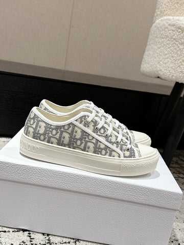 CD WALK'N SNEAKER IN GRAY EMBROIDERED COTTON