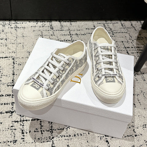 CD WALK'N SNEAKER IN GRAY EMBROIDERED COTTON