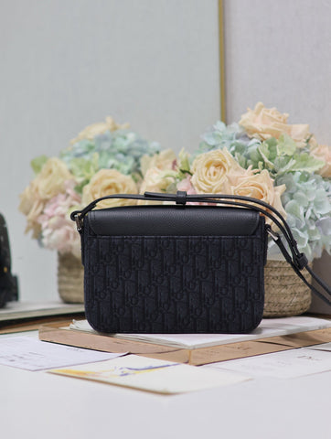 MEDIUM SADDLE MESSENGER BAG IN BLACK OBLIQUE JACQUARD AND BLACK GRAINED CALFSKIN