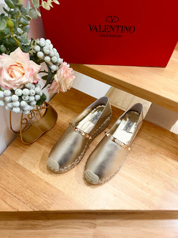 FLAT ESPADRILLE IN SILVER CALFSKIN 2 CM WITH STUDS