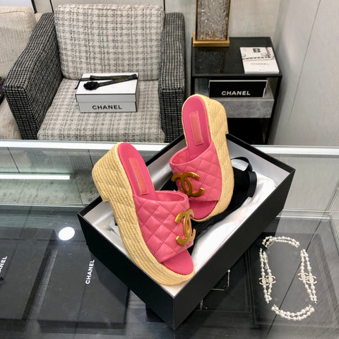 THICK SOLE WEDGE SLIPPERS IN PUNCH PINK LAMBSKIN AND BEIGE RUBBER