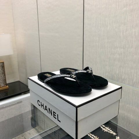 THONG SLIDE IN BLACK SUEDE WITH WHITE RHINSTONES