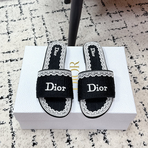 DIOR 26S SLIDES IN BLACK AND WHITE EMBOSSED OBLIQUE LACE EMBROIDERY