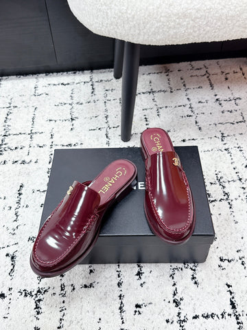 CHANEL 26S MULE LOAFERS IN BURGUNDY RED PATENT CALFSKIN WITH CC LOGO