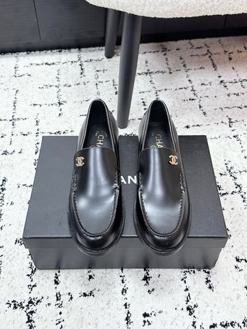 CHANEL 26S LOAFERS IN BLACK SMOOTH CALFSKIN WITH CC LOGO