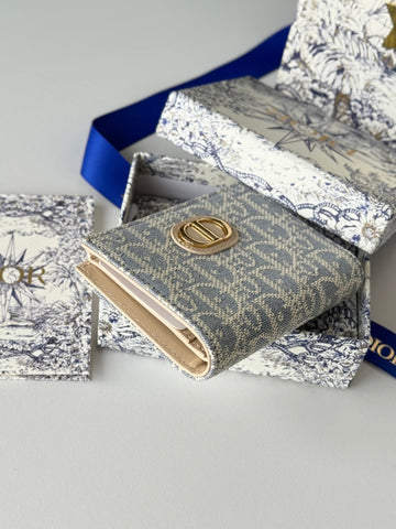 DIOR 25S 30 MONTAIGNE DAHLIA WALLET 11 IN LIGHT BLUE DIOR OBLIQUE JACQUARD