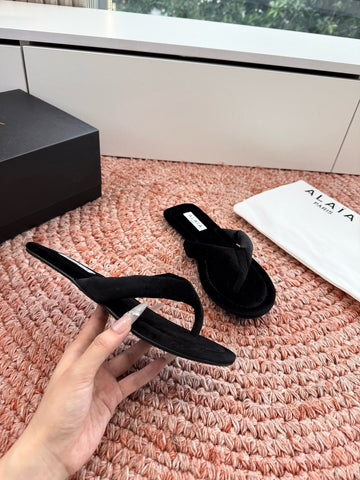 ALAIA 26S THONG SANDALS IN BLACK VELVET