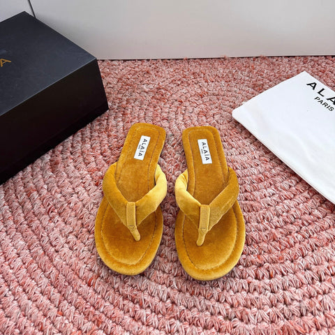 ALAIA 26S THONG SANDALS IN MUSTARD YELLOW VELVET