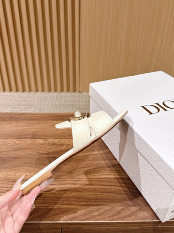 DIOR 26S WIDE STRAP SLIDE SANDALS IN WHITE CALFSKIN PEARL GOLD BUCKLE