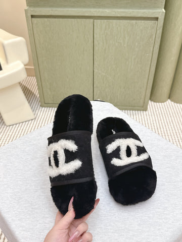 CHANEL 25S FUR SLIPPERS DOUBLE-LAYERED IN BLACK WITH WHITE CC LOGO