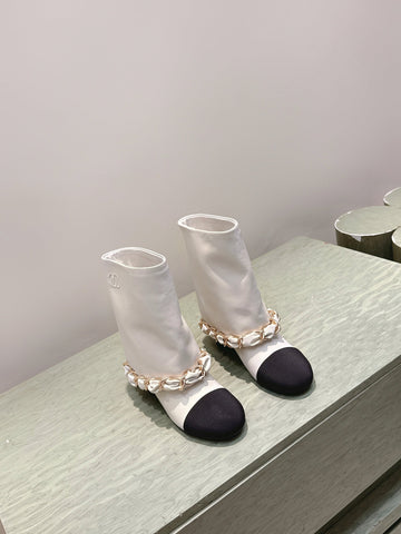 CHANEL 25S CALF-LENGTH BOOTS 45MM IN WHITE AND BLACK CALFSKIN GOLD HARDWARE